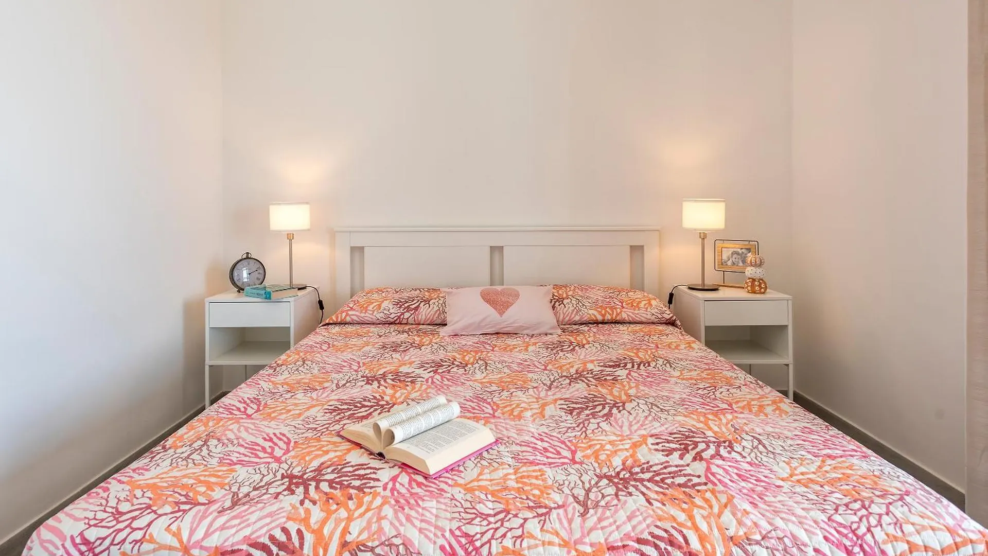 Valencia Penthouse With Spectacular Beachfront Terraces Wifi, Air Conditioning, Close To Beaches 阿尔盖罗 0*,  意大利