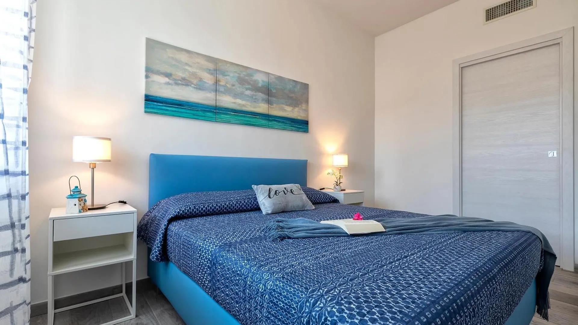 Valencia Penthouse With Spectacular Beachfront Terraces Wifi, Air Conditioning, Close To Beaches Alghero Italy